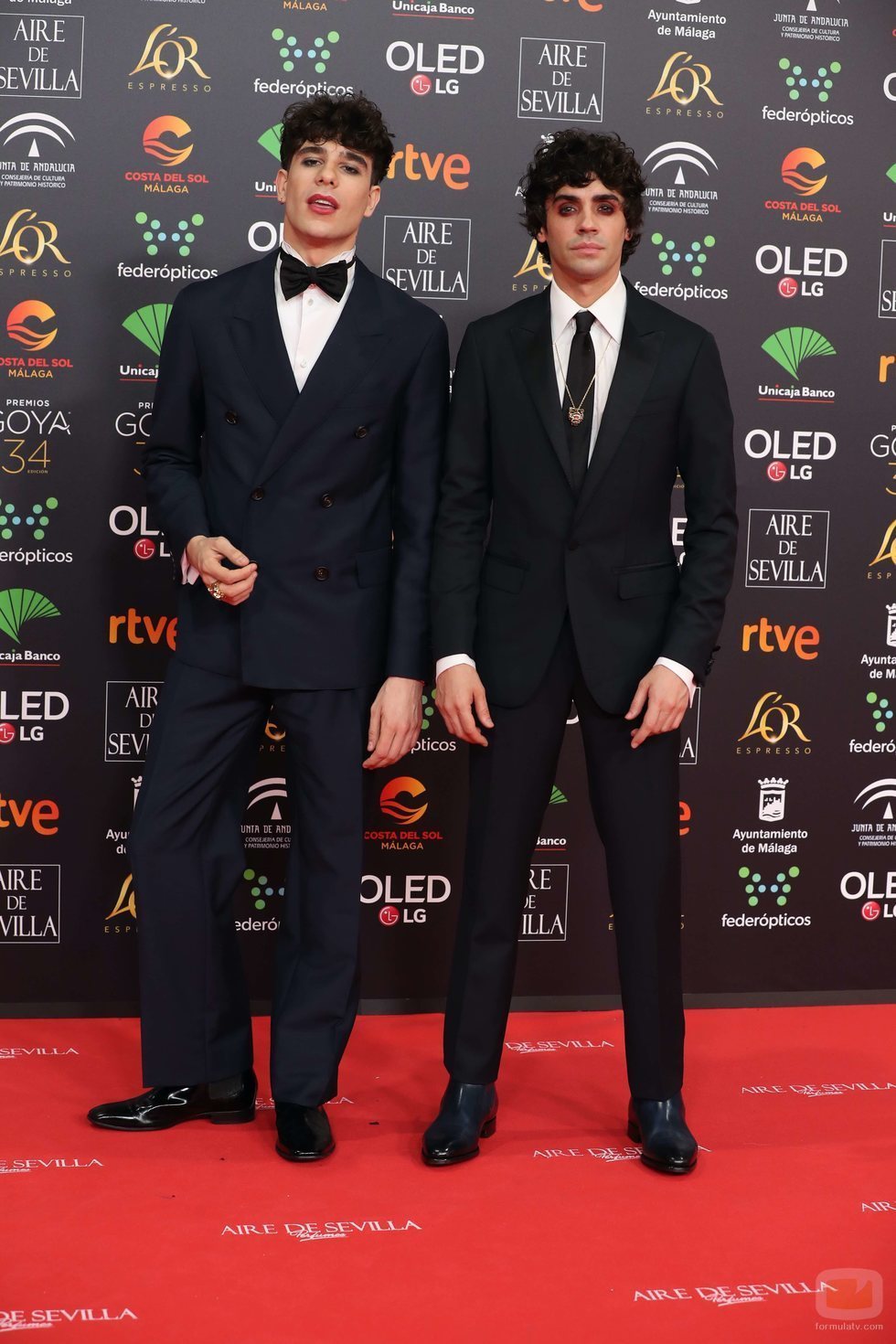 Javier Calvo y Javier Ambrossi en la alfombra roja de los Premios Goya 2020
