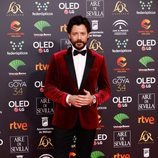 Álvaro Morte en la alfombra roja de los Premios Goya 2020