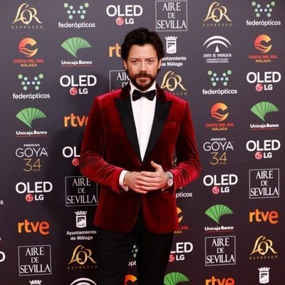 Álvaro Morte en la alfombra roja de los Premios Goya 2020