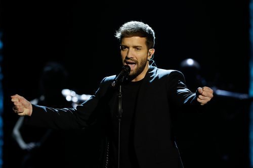 Pablo Alborán canta en la gala de los Premios Goya 2020