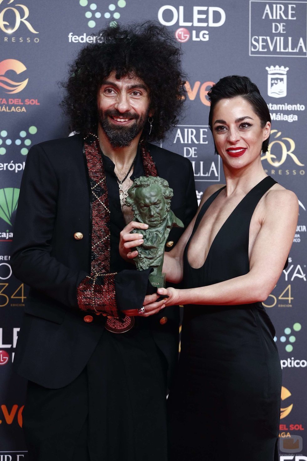 Aria Malikian y Natalia Moreno con su Premio Goya 2020 a Mejor Película Documental