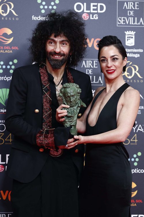 Aria Malikian y Natalia Moreno con su Premio Goya  2020 a Mejor Película Documental