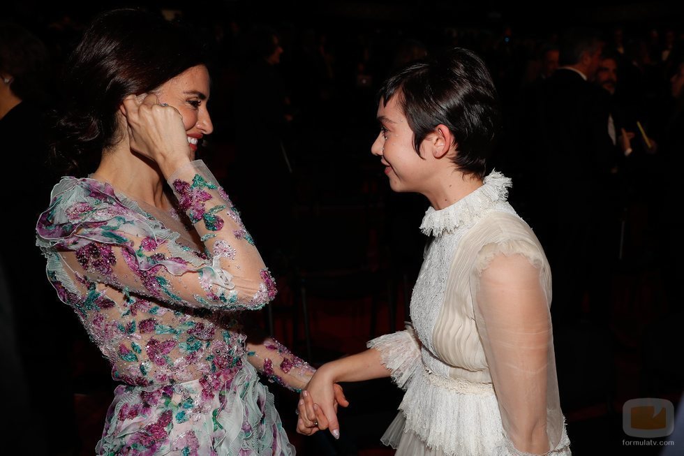 Penélope Cruz y Greta Fernández en los Premios Goya 2020