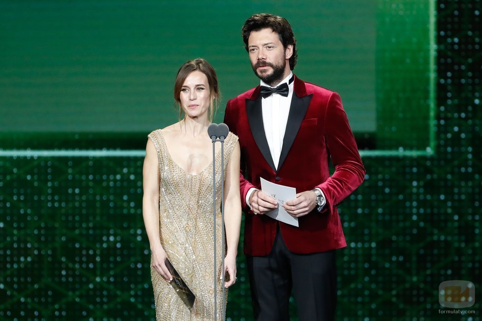 Álvaro Morte y Marta Etura en la gala de los Premios Goya 2020