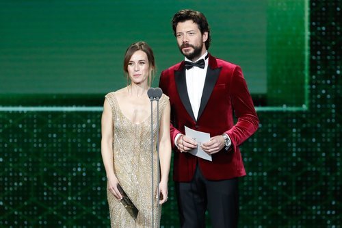 Álvaro Morte y Marta Etura en la gala de los Premios Goya 2020