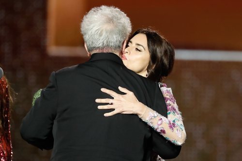 Pedro Almodóvar y Penélope Cruz en los Premios Goya 2020