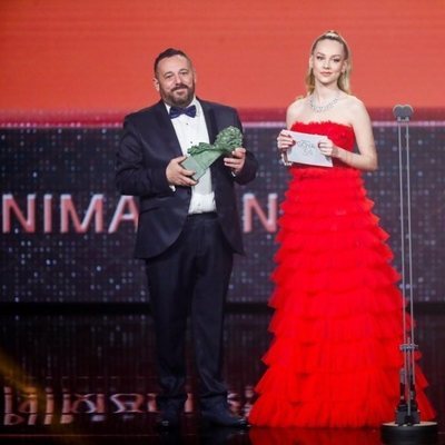 Pepón Nieto y Ester Expósito en la gala de los Premios Goya 2020