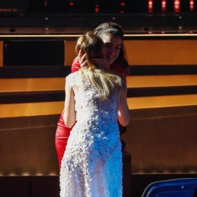 María Esteve felicita a Amaia por su actuación en la gala de los Premios Goya 2020