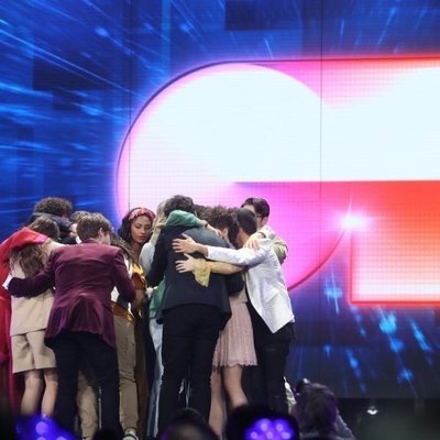 Concursantes de 'OT 2020', abrazados en la Gala 2