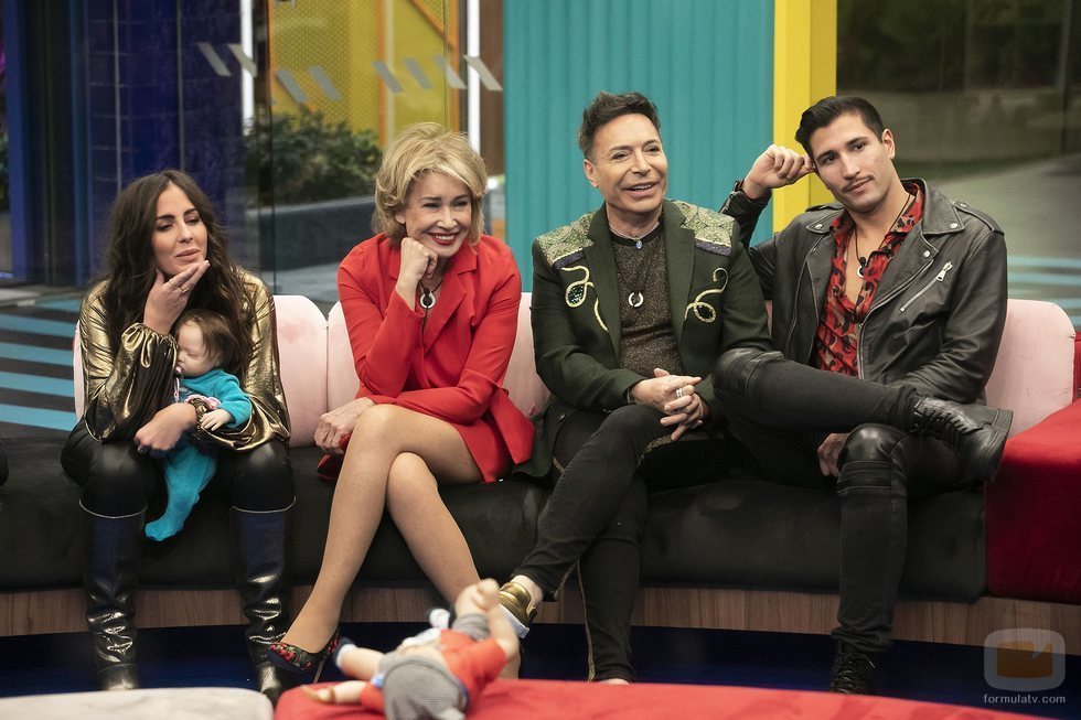 Anabel Pantoja, Mila Ximénez, Maestro Joao y Gianmarco Onestini en la Gala 3 de 'El tiempo del descuento'