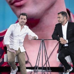Jorge Javier Vázquez entrevista a Hugo Castejón en la Gala 3 de 'El tiempo del descuento'