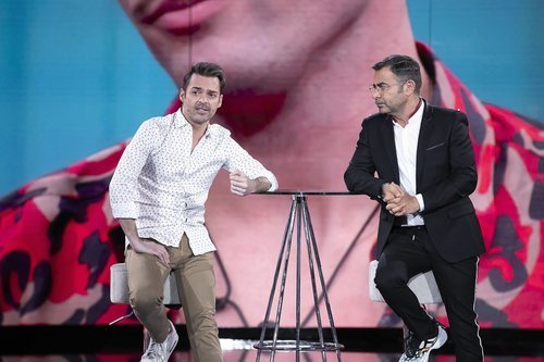 Jorge Javier Vázquez entrevista a Hugo Castejón en la Gala 3 de 'El tiempo del descuento'