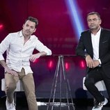 Hugo Castejón y Jorge Javier Vázquez, serios en la Gala 3 de 'El tiempo del descuento'