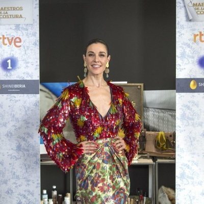 Raquel Sánchez Silva posa en la presentación de 'Maestros de la costura 3'