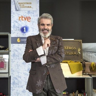 Lorenzo Caprile posa en la presentación de 'Maestros de la costura 3'