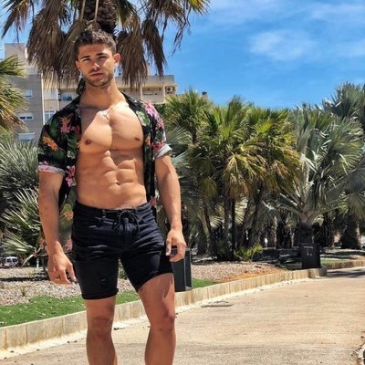 Ismael Nicolás ('La isla de las tentaciones') posa con el pecho desnudo