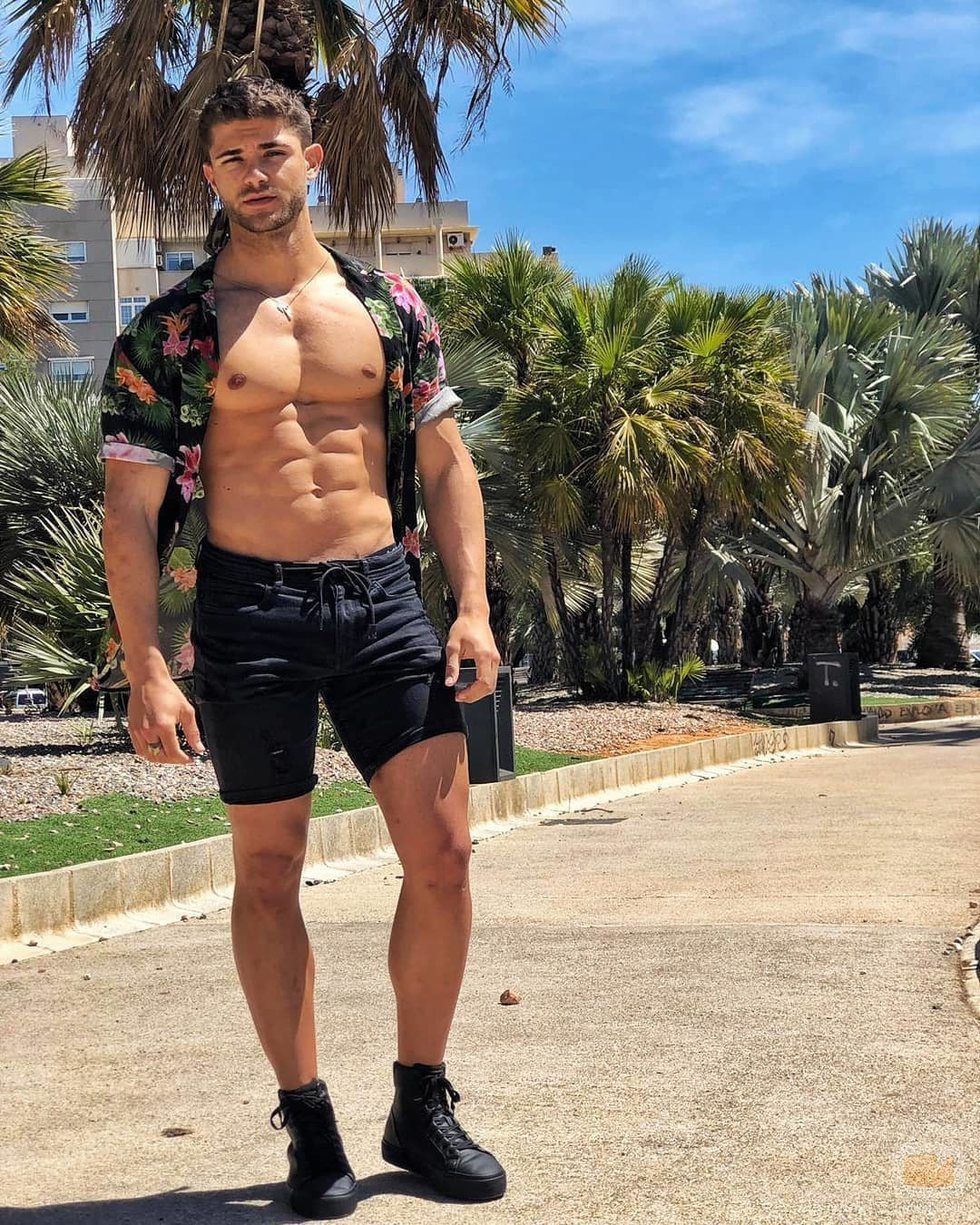 Ismael Nicolás ('La isla de las tentaciones') posa con el pecho desnudo