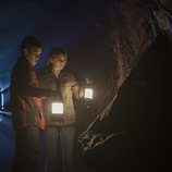 Tyler y Kinsey investigan una gruta en 'Locke & Key'
