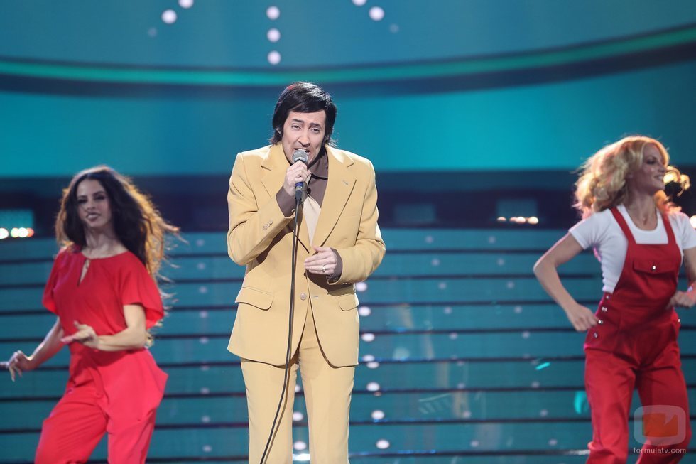 Rocío Madrid irreconocible como El Fary en la Gala 4 de 'Tu cara me suena 8'