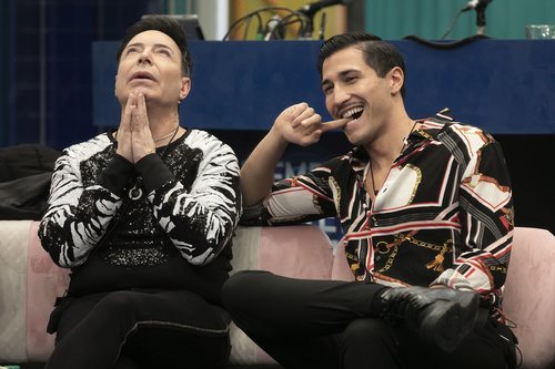 Maestro Joao y Gianmarco Onestini en la Gala 4 de 'El tiempo del descuento'