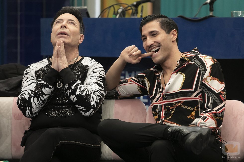 Maestro Joao y Gianmarco Onestini en la Gala 4 de 'El tiempo del descuento'
