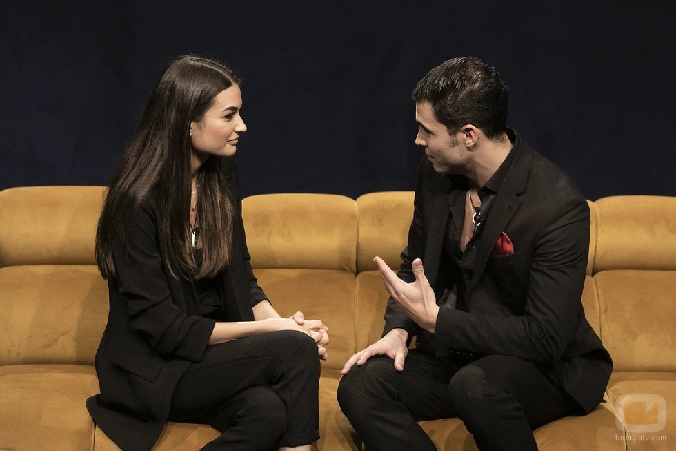 Estela Grande y Kiko Jiménez se encuentran en la Gala 4 de 'El tiempo del descuento'
