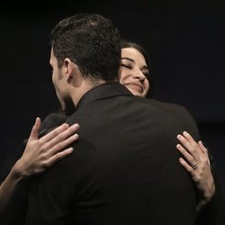 Estela Grande y Kiko Jiménez muy unidos en la Gala 4 de 'El tiempo del descuento'