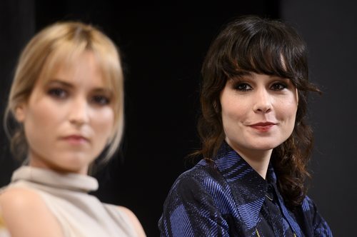Ana Fernández y Nadia de Santiago en la presentación de 'Las chicas del cable 5'
