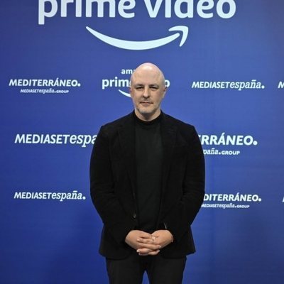 Roberto Álamo ('Caronte') en la rueda de prensa de Amazon y Mediaset España