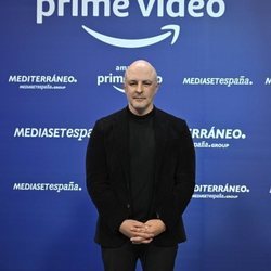 Roberto Álamo ('Caronte') en la rueda de prensa de Amazon y Mediaset España