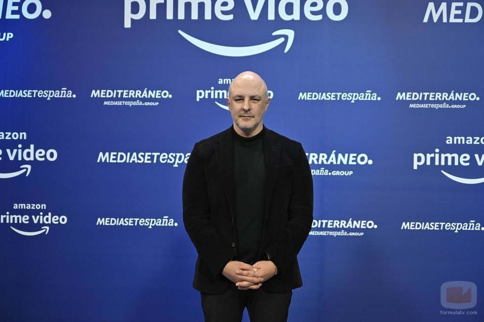 Roberto Álamo ('Caronte') en la rueda de prensa de Amazon y Mediaset España