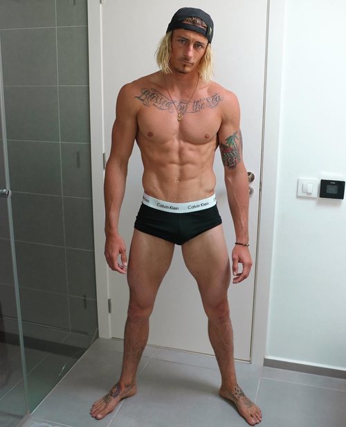 Lewis, soltero de 'La isla de las tentaciones', en calzocillos