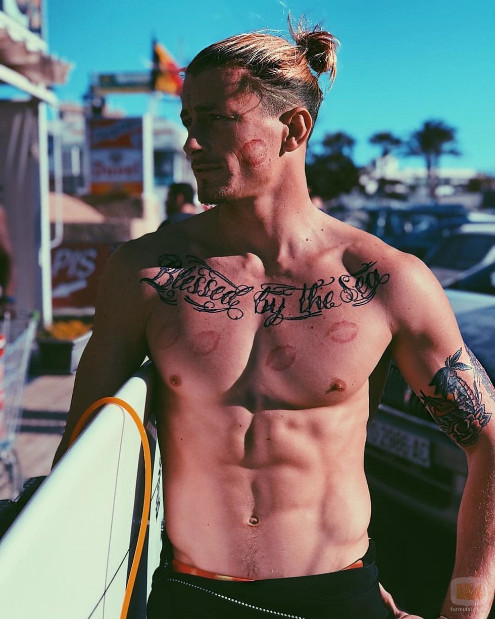 Lewis, soltero de 'La isla de las tentaciones', posa sin camiseta muy sexy