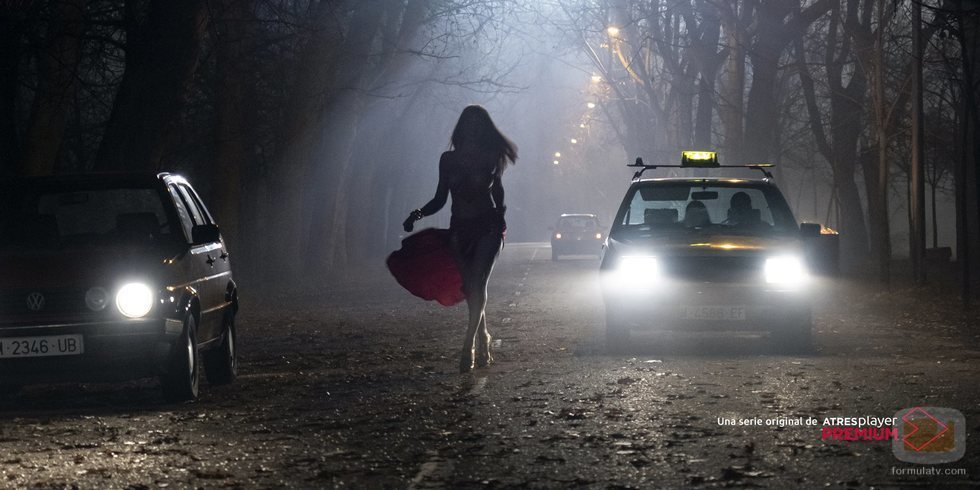Cristina Ortiz recorre las calles en 'Veneno'