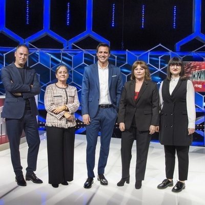 Erundino Alonso, Paz Herrera, Ion Aramendi, Ruth de Andrés y Lilit Manukyan en 'El cazador'