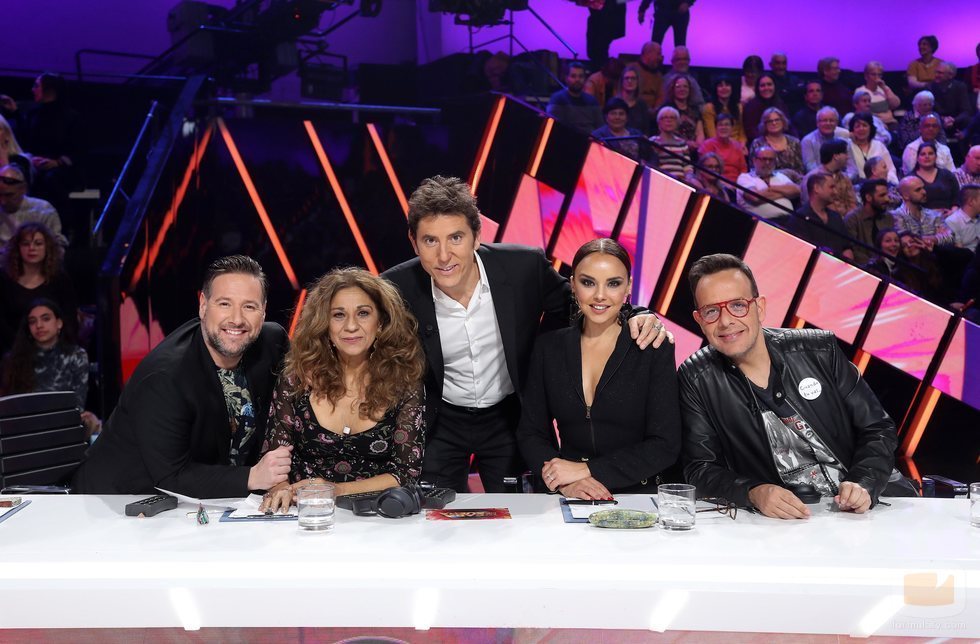Manel Fuentes y el jurado en la Gala 5 de 'Tu cara me suena 8'