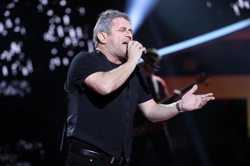 El Monaguillo como Sergio Dalma en la Gala 5 de 'Tu cara me suena 8'