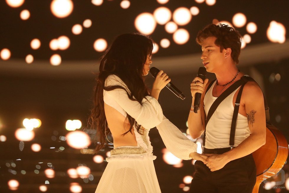 Nerea Rodríguez y Raoul Vázquez imitan a Camila Cabello y Shawn Mendes en la Gala 5 de 'Tu cara me suena 8'