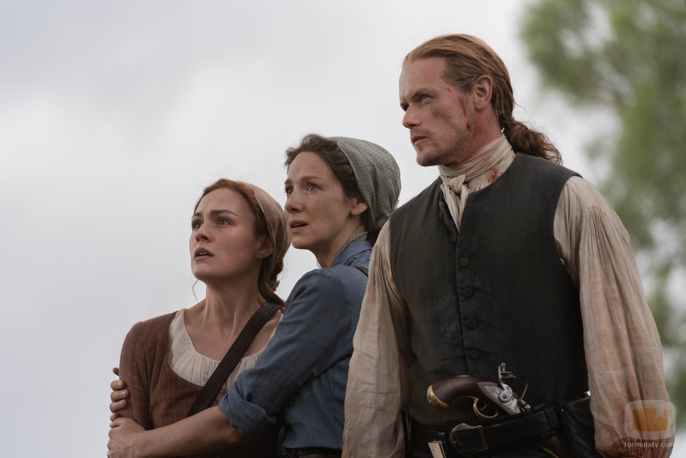 Claire, Jamie y Brianna Fraser en  la quinta temporada de 'Outlander'