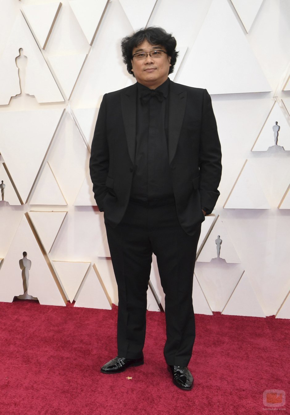 Bong Joon-ho posa en la alfombra roja de los Oscar 2020