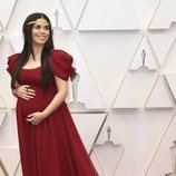 America Ferrera posa en la alfombra roja de los Oscar 2020