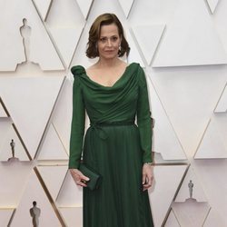 Sigourney Weaver posa en la alfombra roja de los Oscar 2020