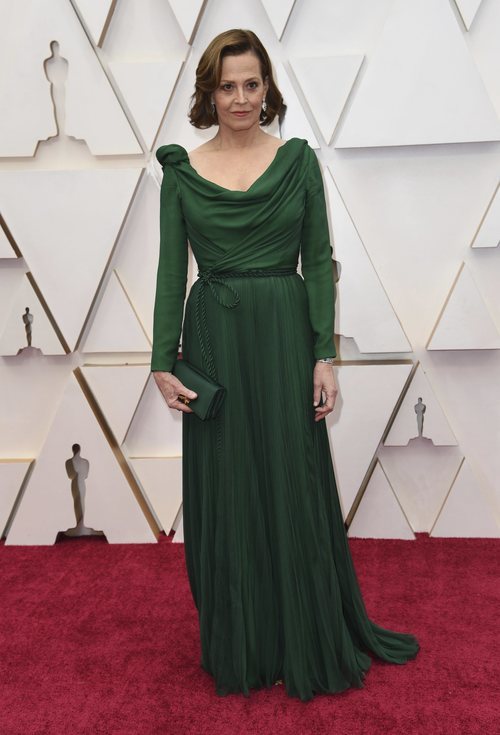 Sigourney Weaver posa en la alfombra roja de los Oscar 2020