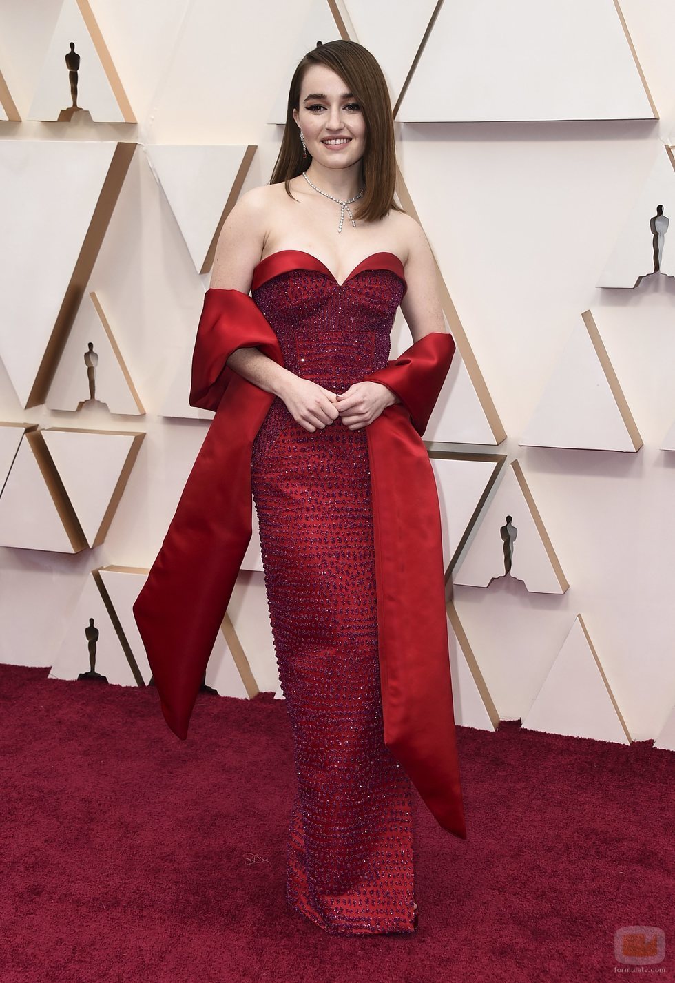 Kaitlyn Dever posa en la alfombra roja de los Oscar 2020
