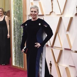 Olivia Colman posa en la alfombra roja de los Oscar 2020