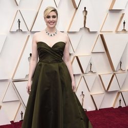 Greta Gerwig posa en la alfombra roja de los Oscar 2020