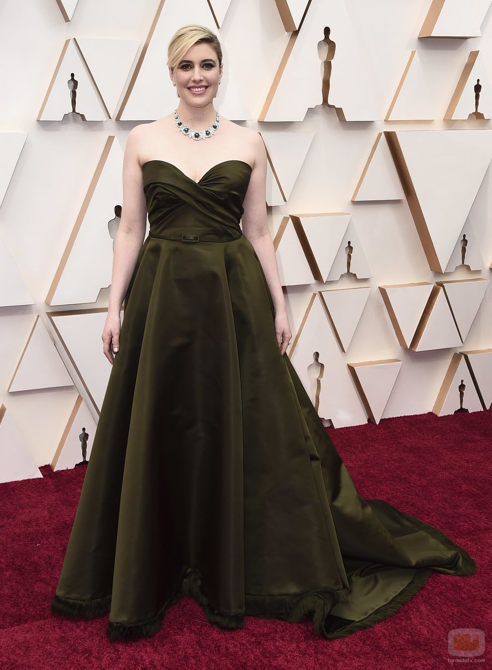 Greta Gerwig posa en la alfombra roja de los Oscar 2020