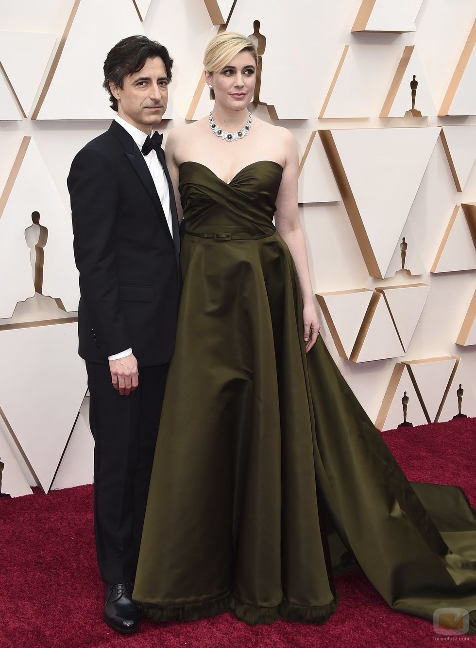 Noah Baumbach y Greta Gerwig posan en la alfombra roja de los Oscar 2020