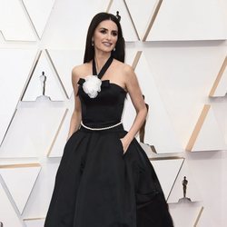 Penélope Cruz posa en la alfombra roja de los Oscar 2020