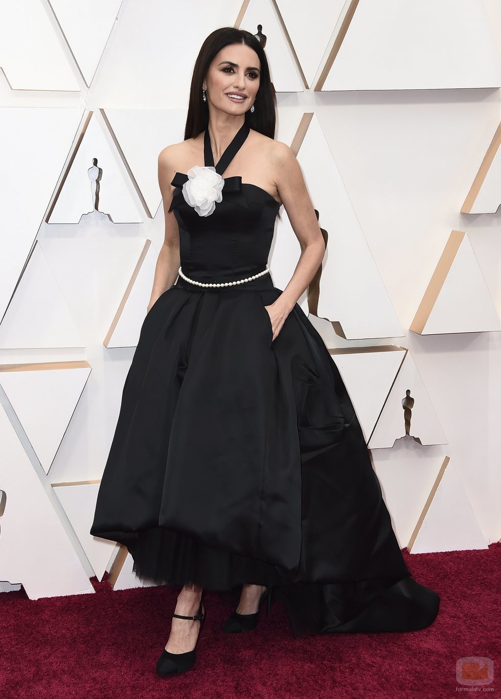Penélope Cruz posa en la alfombra roja de los Oscar 2020